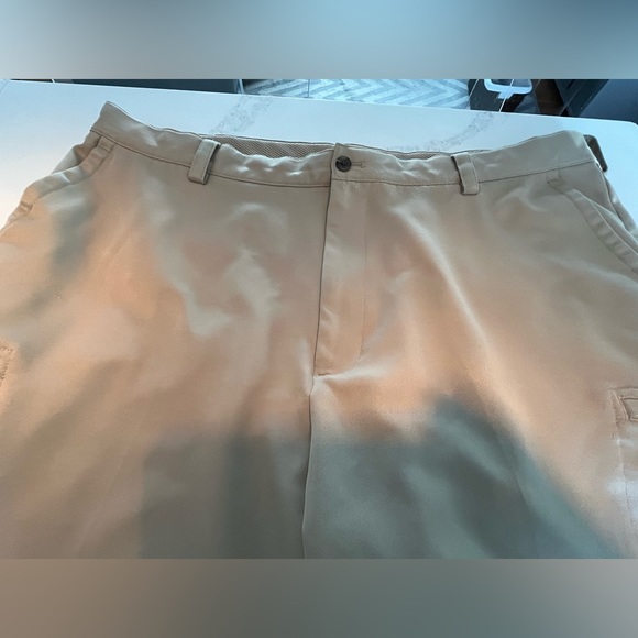 Men’s khaki izod xfg golf shorts.  Cargo zippered pockets. Size 42. - Picture 2 of 7